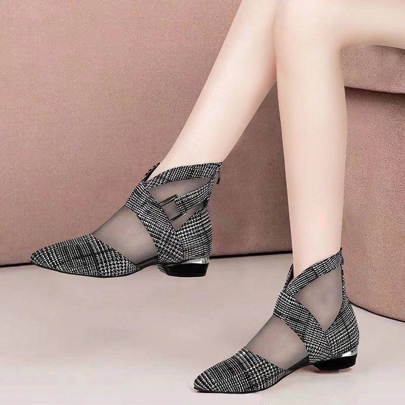 Stiefel aus Mesh und weichem Leder mit niedrigem Absatz