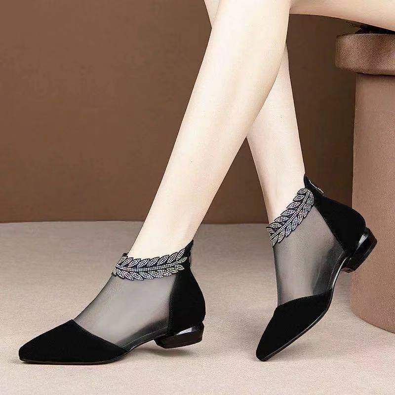 Stiefel aus Mesh und weichem Leder mit niedrigem Absatz