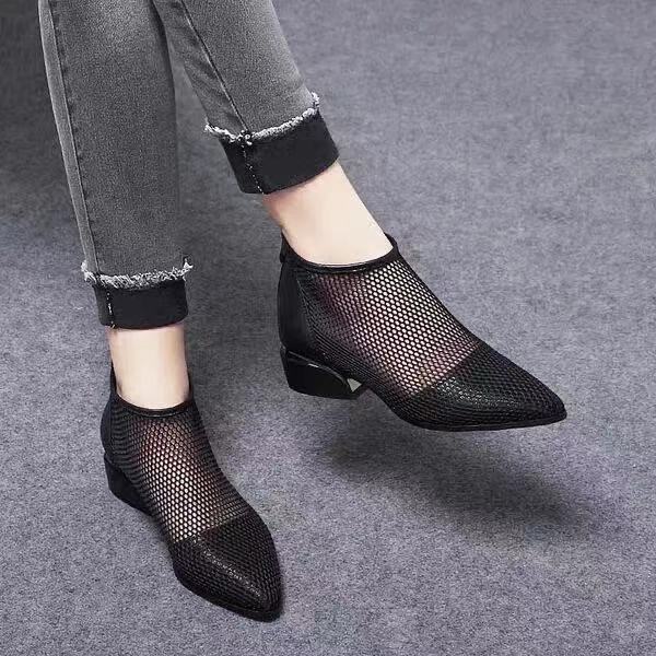 Stiefel aus Mesh und weichem Leder mit niedrigem Absatz