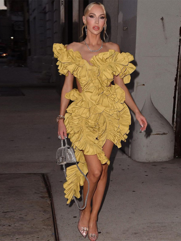 Minivestido sin espalda con volantes