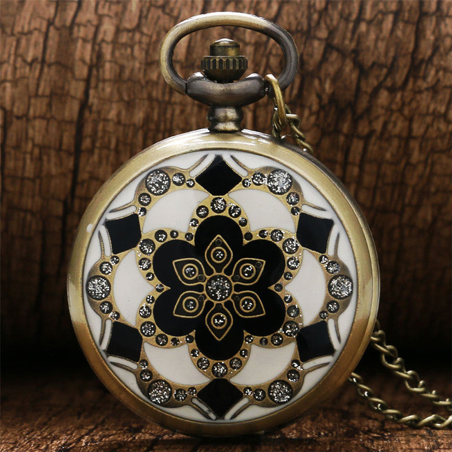 Reloj de bolsillo con flores de diamantes