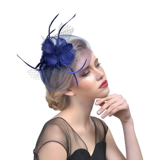 Fascinator mit Blumenfedern