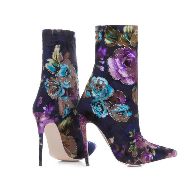 Stiefel mit Blumenmuster