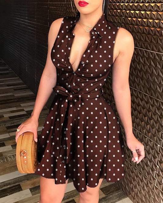 Vestido con cuello en V y estampado de lunares