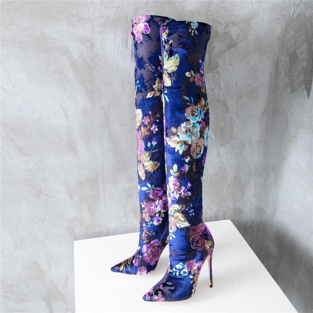 Stiefel mit Blumenmuster