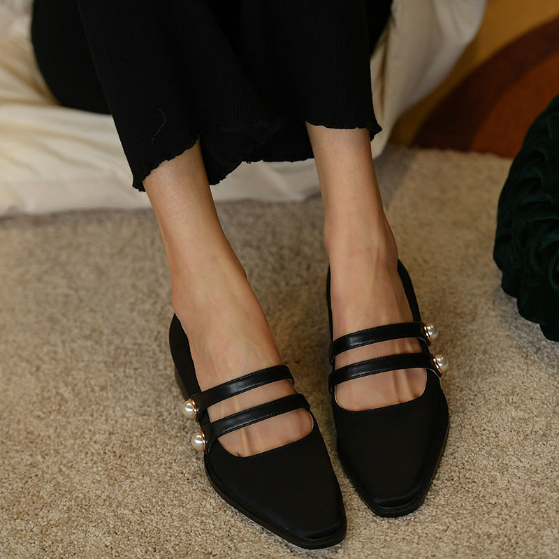 Black Low-heeled Shoes