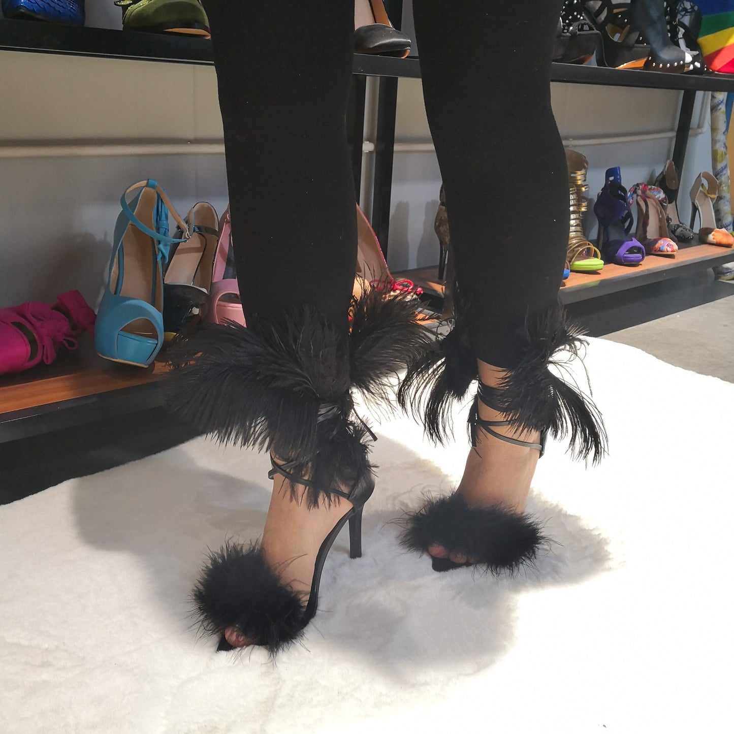 Zapatos de plumas con cordones