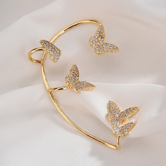 Pendiente Ear Cuff de metal dorado con mariposa