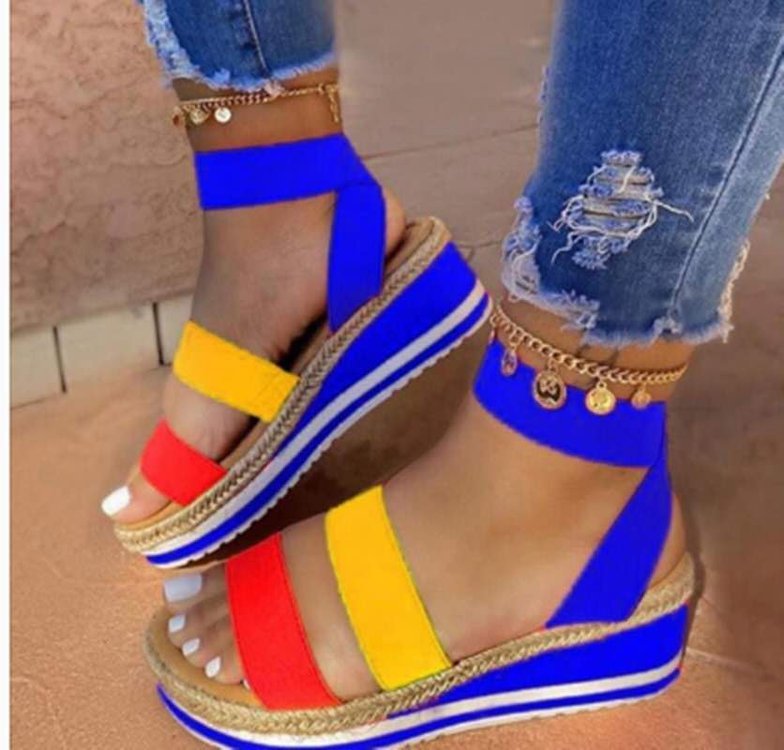 Sandalias de cuña de tacón bajo con bloques de color