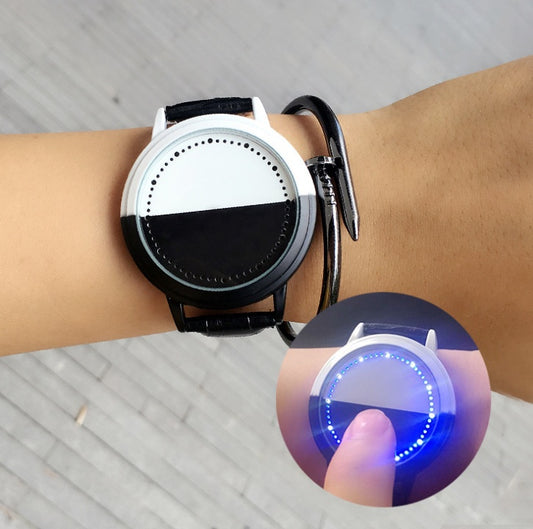 Smartwatch aus Leder mit LED-Touchscreen