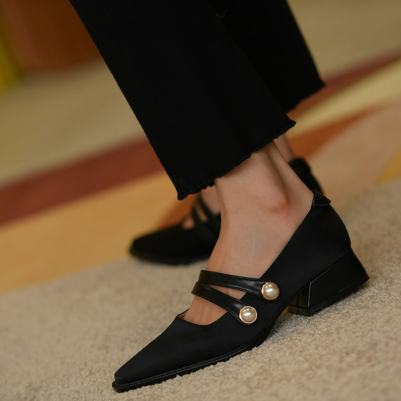 Black Low-heeled Shoes