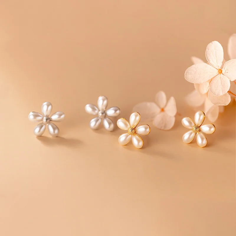 925 Sterling Silver Freshwater Pearl Crystal Flowers Stud Earrings