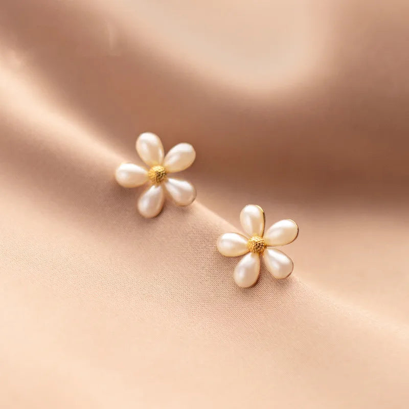 925 Sterling Silver Freshwater Pearl Crystal Flowers Stud Earrings