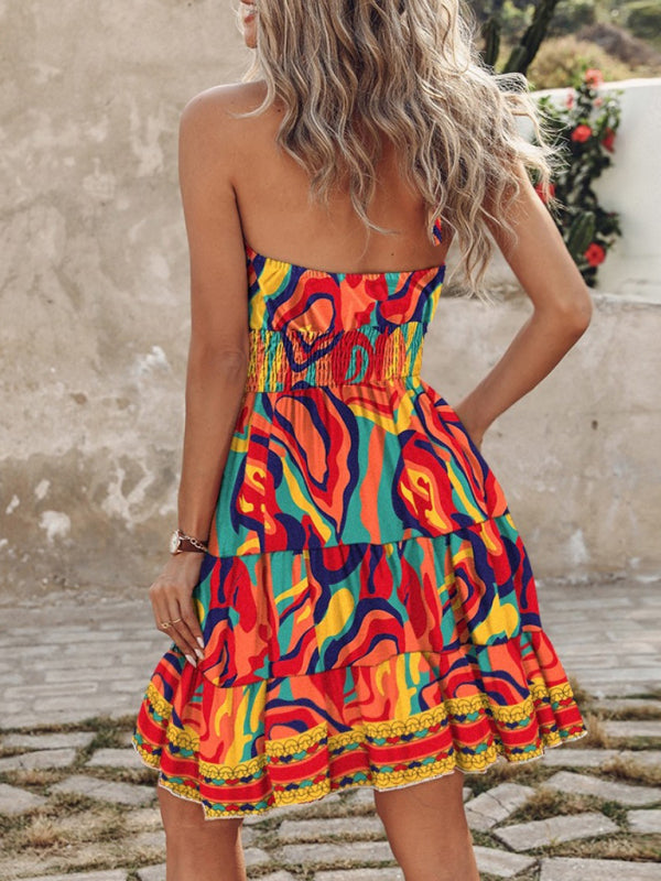 Vestido con volantes y cuello halter 